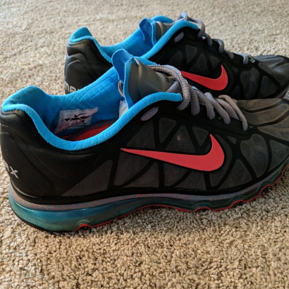 Nike Shoes - Women's 2011 Nike Air Max Sz 10 Running Shoe EUC